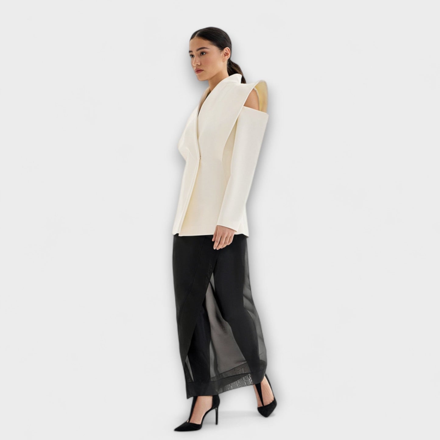 Sommerfeld™ | Valeria – Sculptural Shoulder Blazer