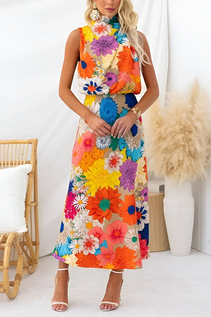 Sommer | Ärmelloses Maxikleid mit Halsband, taillierter Schnitt und floralem Muster