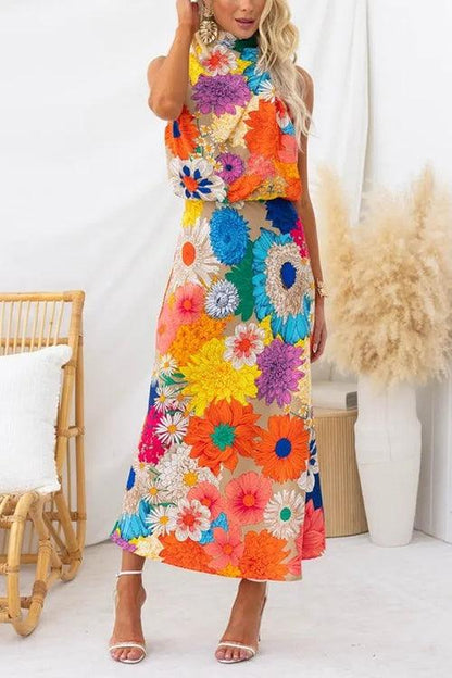 Sommer | Ärmelloses Maxikleid mit Halsband, taillierter Schnitt und floralem Muster