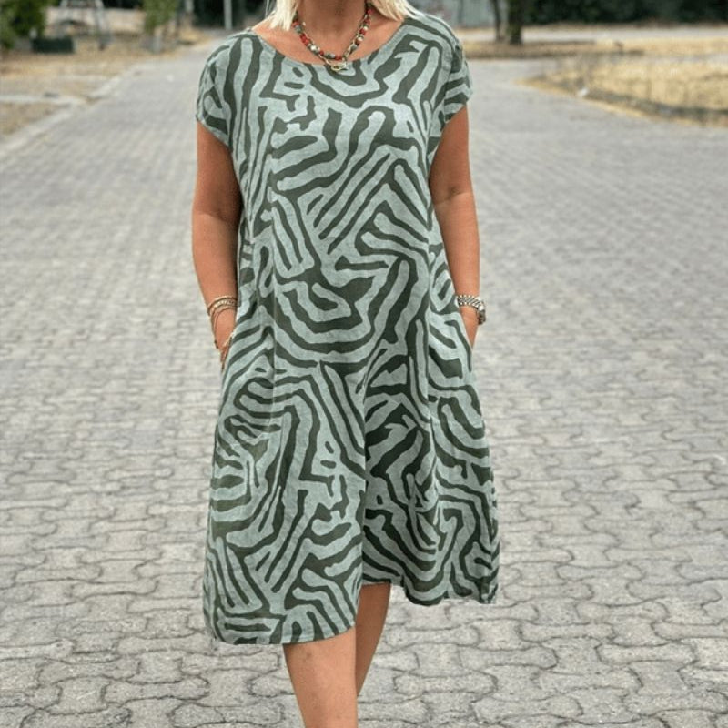 "Alie™ - Sommerkleid mit Rundhalsausschnitt" could be rewritten as "Alie™ - Rundhals-Sommerkleid für den perfekten Look".