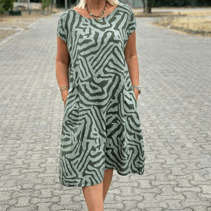 "Alie™ - Sommerkleid mit Rundhalsausschnitt" could be rewritten as "Alie™ - Rundhals-Sommerkleid für den perfekten Look".