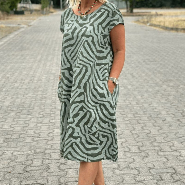 "Alie™ - Sommerkleid mit Rundhalsausschnitt" could be rewritten as "Alie™ - Rundhals-Sommerkleid für den perfekten Look".