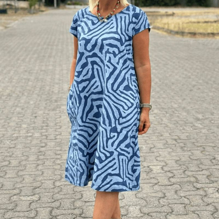 "Alie™ - Sommerkleid mit Rundhalsausschnitt" could be rewritten as "Alie™ - Rundhals-Sommerkleid für den perfekten Look".