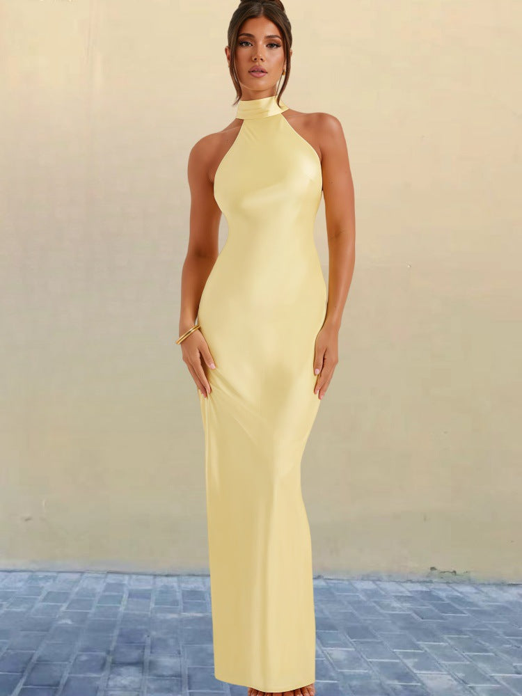 ZEYNEP | Elegantes Satin-Maxikleid mit Halterkragen