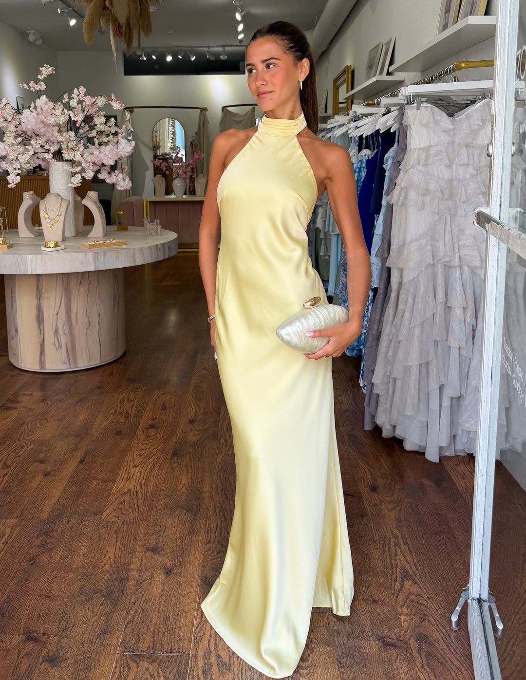 ZEYNEP | Elegantes Satin-Maxikleid mit Halterkragen