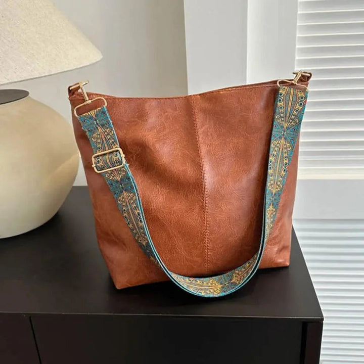 Sommerfeld Schultertasche mit dekorativen Akzenten