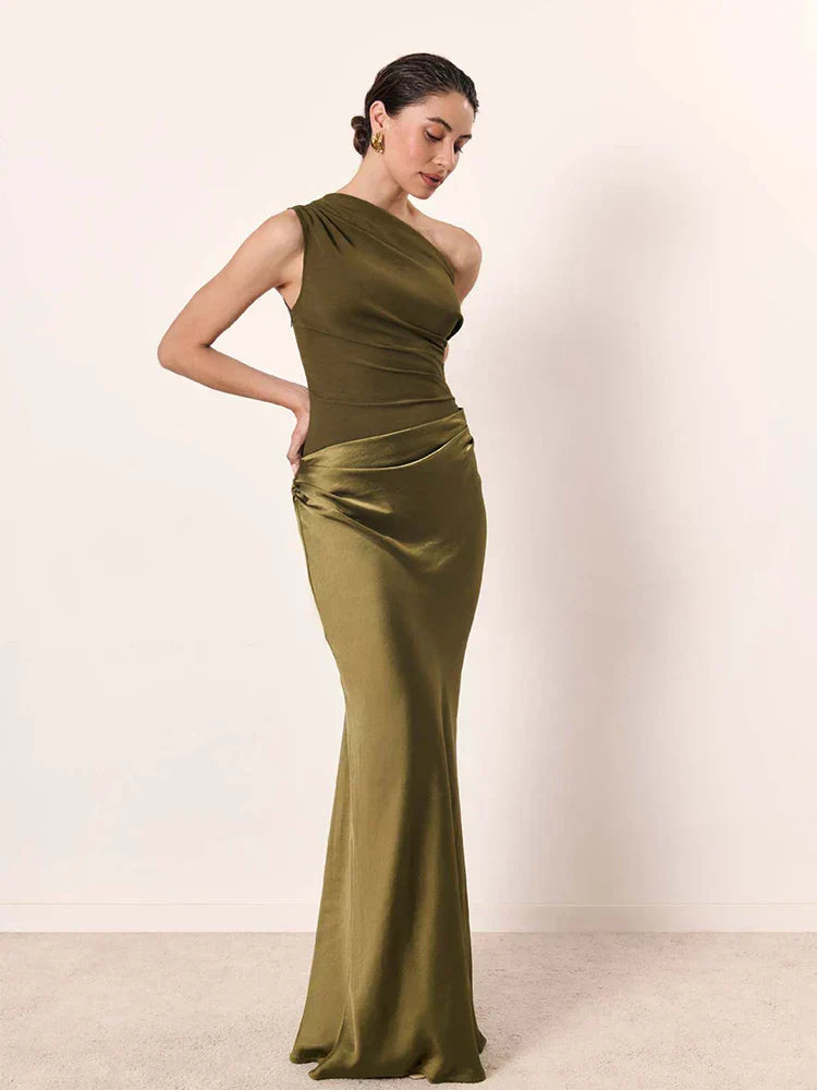 Amber™ – Satin Maxikleid mit einem Schulterdesign