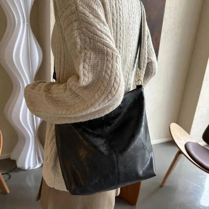 Sommerfeld Schultertasche mit dekorativen Akzenten